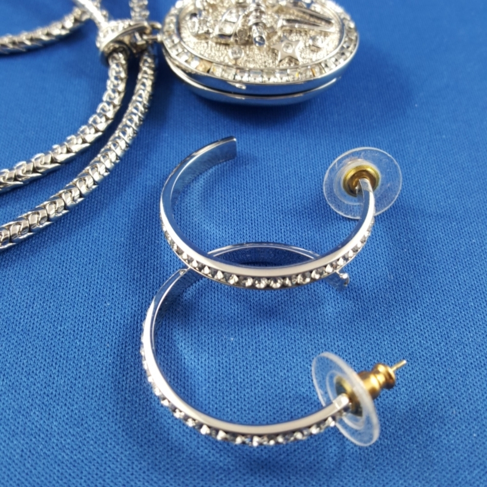 3/$30π₯ Locket & Chain Stainless Hi-Relief Parrots Locket with Earrings set